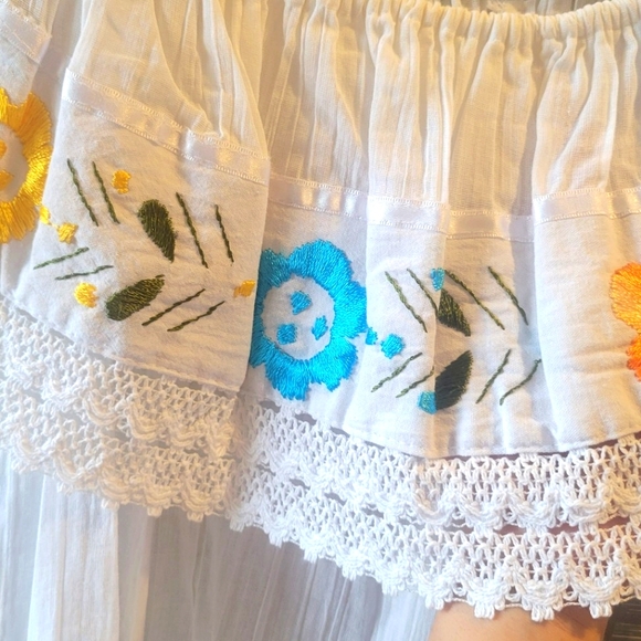 📣2 for $35‼️ Embroidered & Lace White Multi-colored Peasant Top Yellow & Blue - Picture 3 of 6